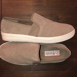 Taupe suede Blondo waterproof sneakers size 9